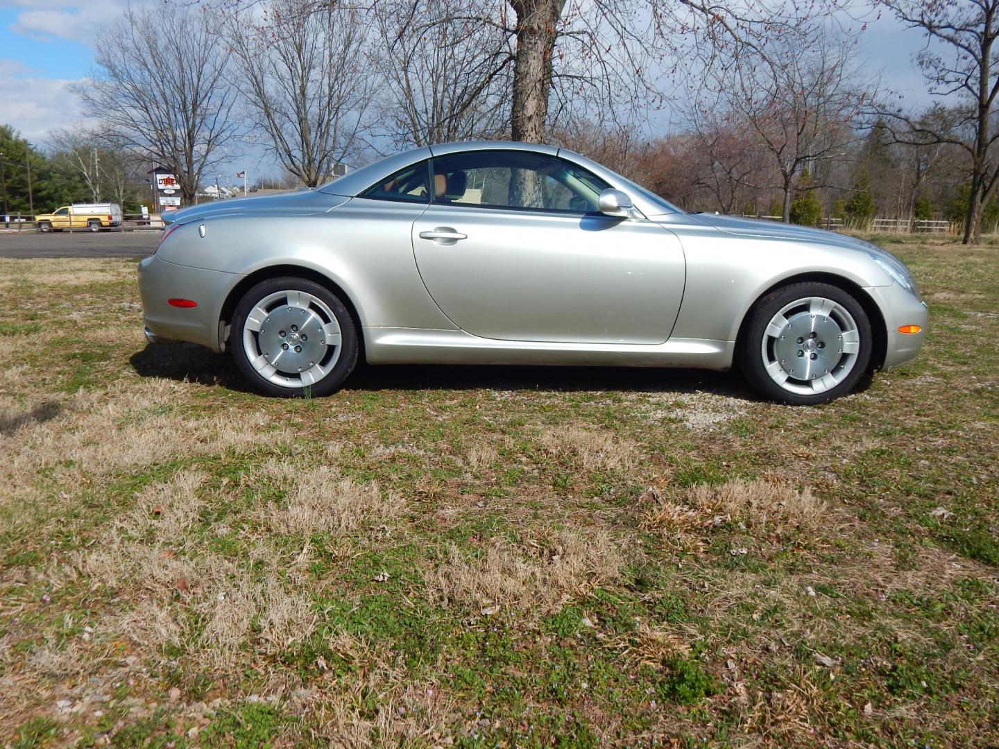 2005 Silver /Saddle Brown Leather Lexus SC 430 SC 430 (JTHFN48Y950) with an 4.3L V8 engine, Automatic transmission, located at 6528 Lower York Road, New Hope, PA, 18938, (215) 862-9555, 40.358707, -74.977882 - Here we have a beautiful Lexus SC 430 with only 53K original miles! Options include: 4.3L V8, Rear wheel drive, automatic transmission, saddle brown leather interior, wood trim, convertible top, AM/FM/TAPE/DISC radio with navigation, dual climate controls, heated front seats, cruise control, power t - Photo#4